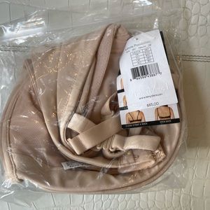 NWT 38C nude infinite possibilities lightly padded bra.
